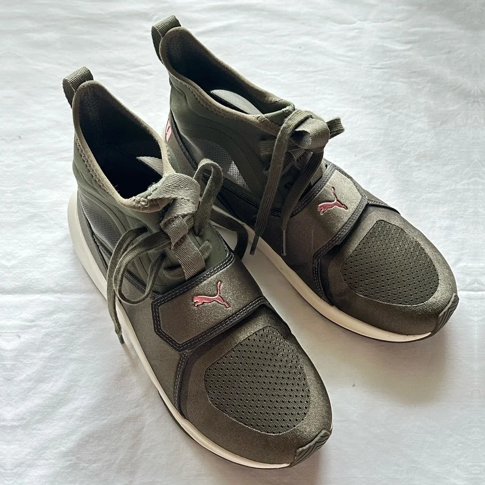 Shoes - Picture 1 of 3